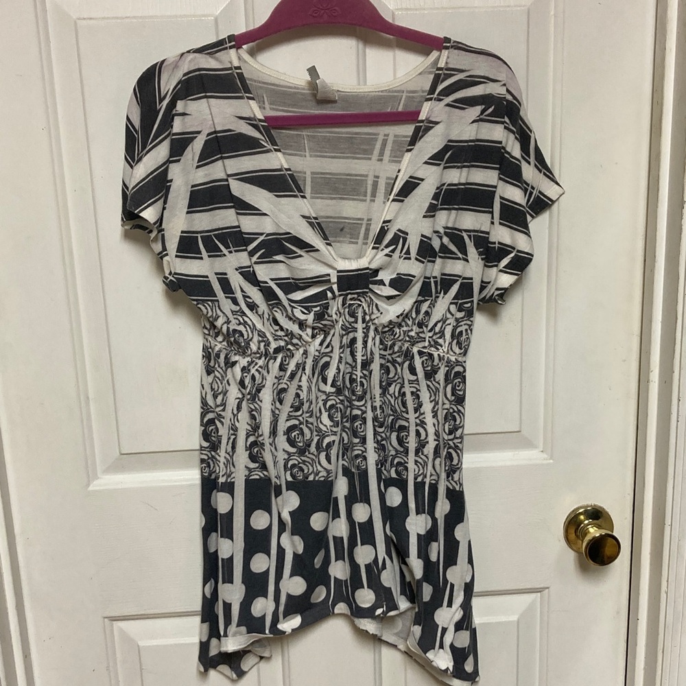3/$20 bundle and save
Espresso Black and White Geometric Blouse